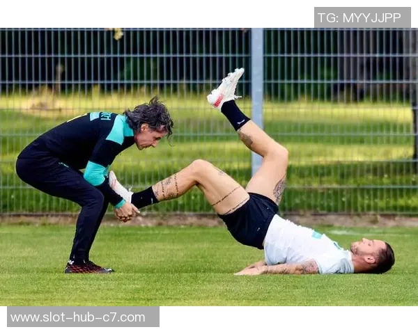 踢足球时大腿拉伤的原因及预防措施详解